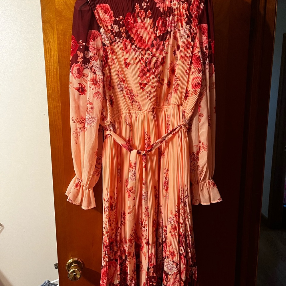 Vici Lifetime of love floral pleated dress